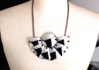Benutzerdefinierte schwarz-weiß Glas Blatt handgemachte Halskette, handgefertigten Halsketten für Frauen