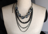 Weibliche OEM personalisierte Kette Halsketten mit blauen Perle in Handarbeit