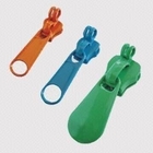 Nicht-Verschluss Reißverschluss-Schieber befestigt mit Reißverschluss-Abziehvorrichtungen in den verschiedenen Formen