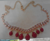 Handgemachte Halskette des KUNDENSPEZIFISCHEN roten Bergkristalls mit Goldketten- und -hummerclipn