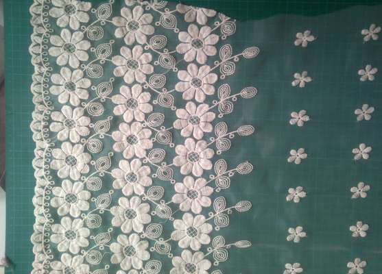 Hochzeits-Baumwoll-Kleidung stickte Blumenspitzegewebe, Partykleid-Masche