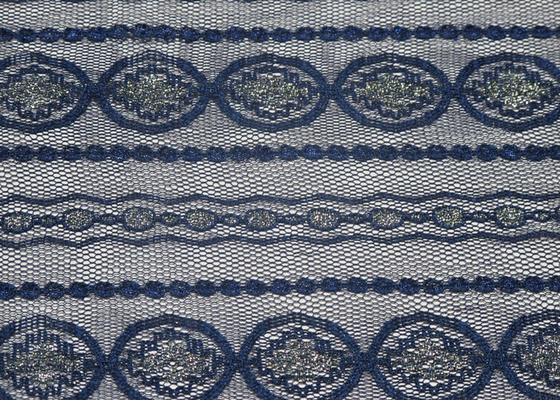 Grün ausgebogtes Rand-Spitze-Gewebe