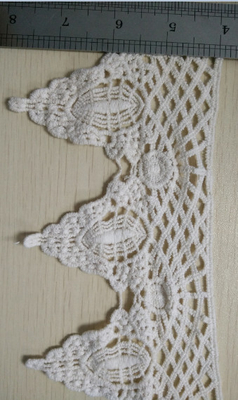 Weg von weiße Baumwolldekorativem Spitze-Ordnung Chantilly-Spitze-Gewebe 15cm