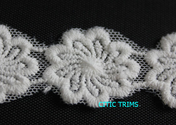 Baumwolle gesticktes dekoratives Blumen-Muster der Spitze-Ordnungs-2.5cm mit färbender Farbe