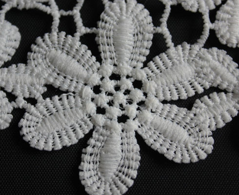 Qmilch stickte dekorative Spitze-Ordnung Schwarze/des Weiß-11cm Blumen-Muster