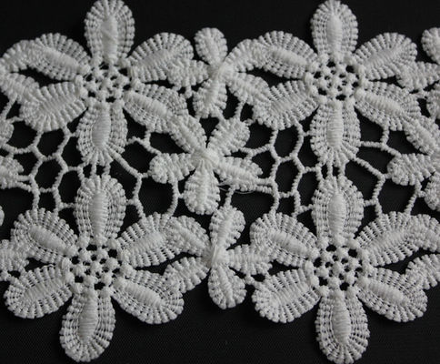 Qmilch stickte dekorative Spitze-Ordnung Schwarze/des Weiß-11cm Blumen-Muster