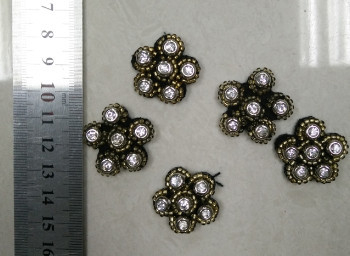 Metallperlen-kleiner Blumen-Ordnungs-Perlen-Kragen für Kleidungs-Dekoration