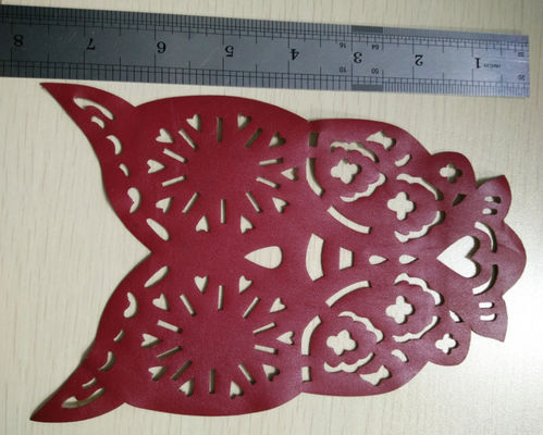 Roter Löwe-Kopf-halbrunde Bergkristall-Übertragungen für Kleidung