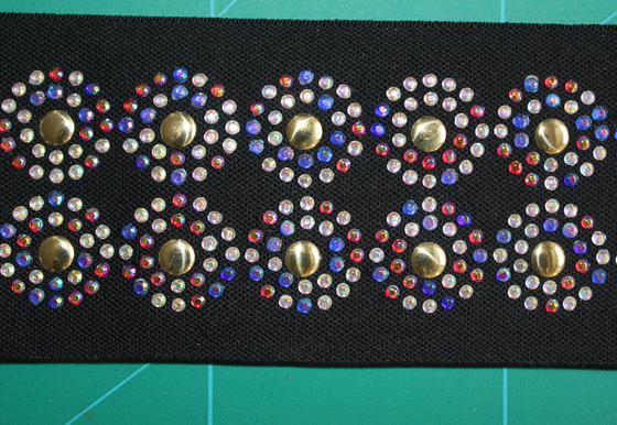 Buntes Bergkristall-Schwarz-elastisches gewebtes Material 5cm, schönes rundes Muster