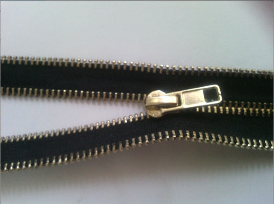 Doppeltes macht Kleidungs-kundenspezifisches Reißverschluss-Schwarzes/Gold mit Metall #5 Reißverschluss zu