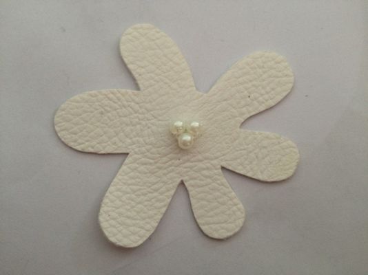 Elastisches Kleiderweiße künstliche Blumen-Corsage mit 3D/Perlen besonders angefertigt