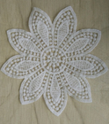 Dekorative Spitze-Ordnung Maschen-Blume Qmilch mit kleinem, weiß